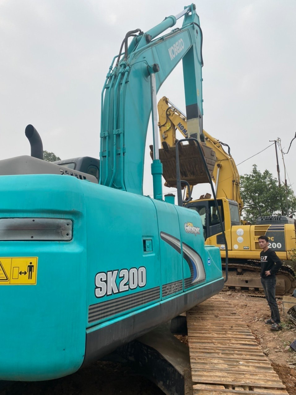 Máy xúc đào Kobelco SK200-8