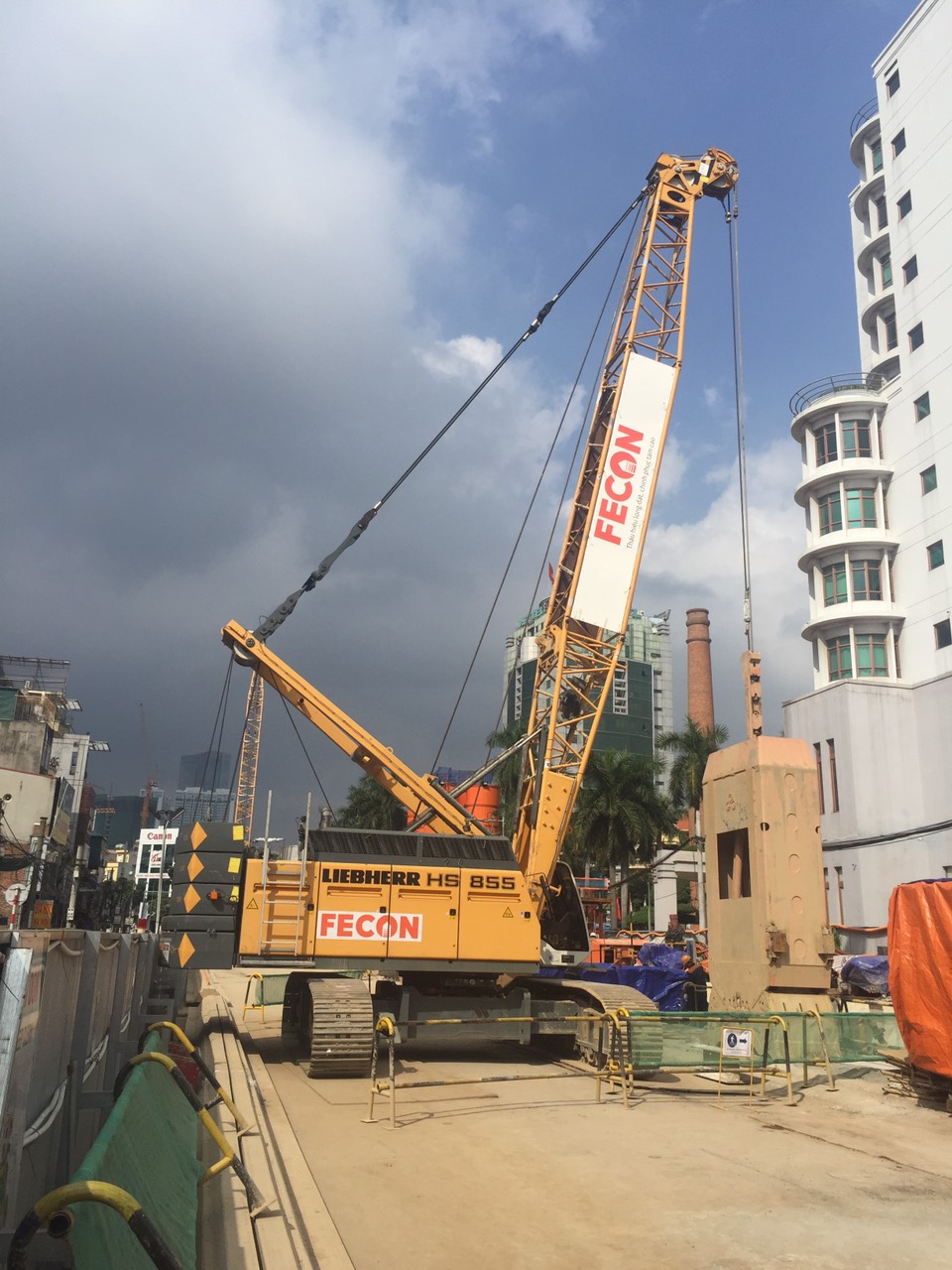 CHO THUÊ CẨU XÍCH LIEBHERR HS855HD 