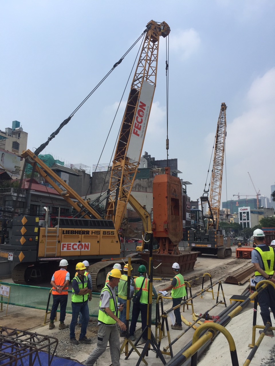 CHO THUÊ CẨU XÍCH LIEBHERR HS855HD 