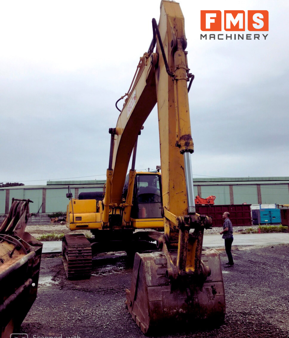 Máy xúc đào bánh xích  Komatsu PC 300-6 